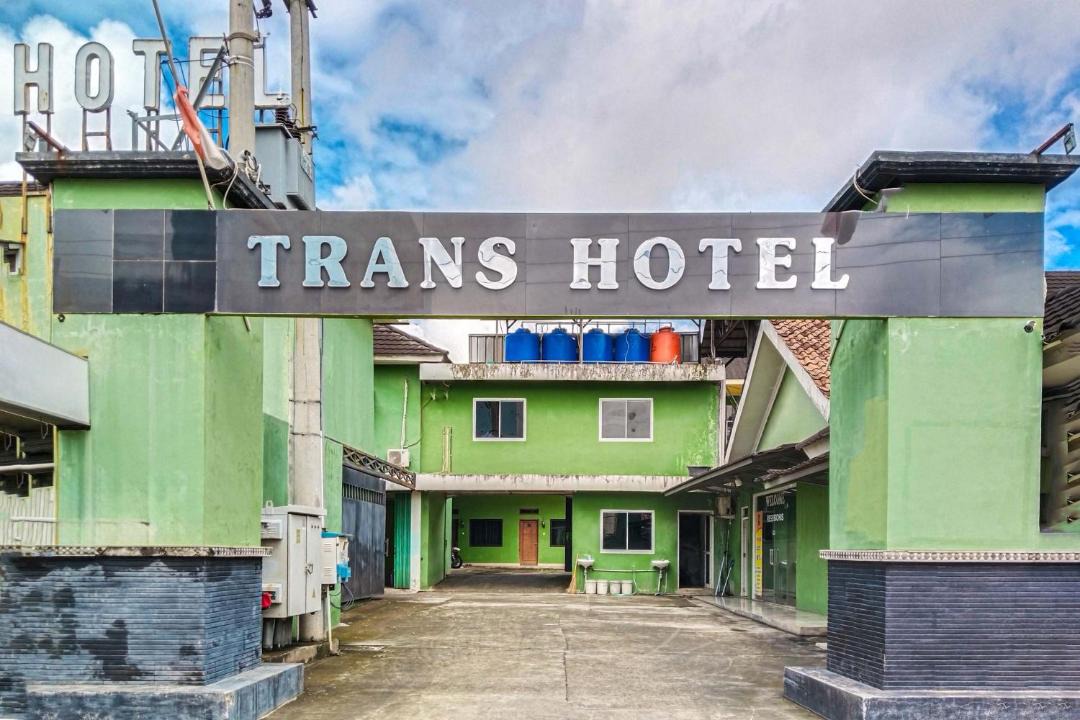 Cilegon Hotel | RedDoorz at Trans Hotel Cilegon