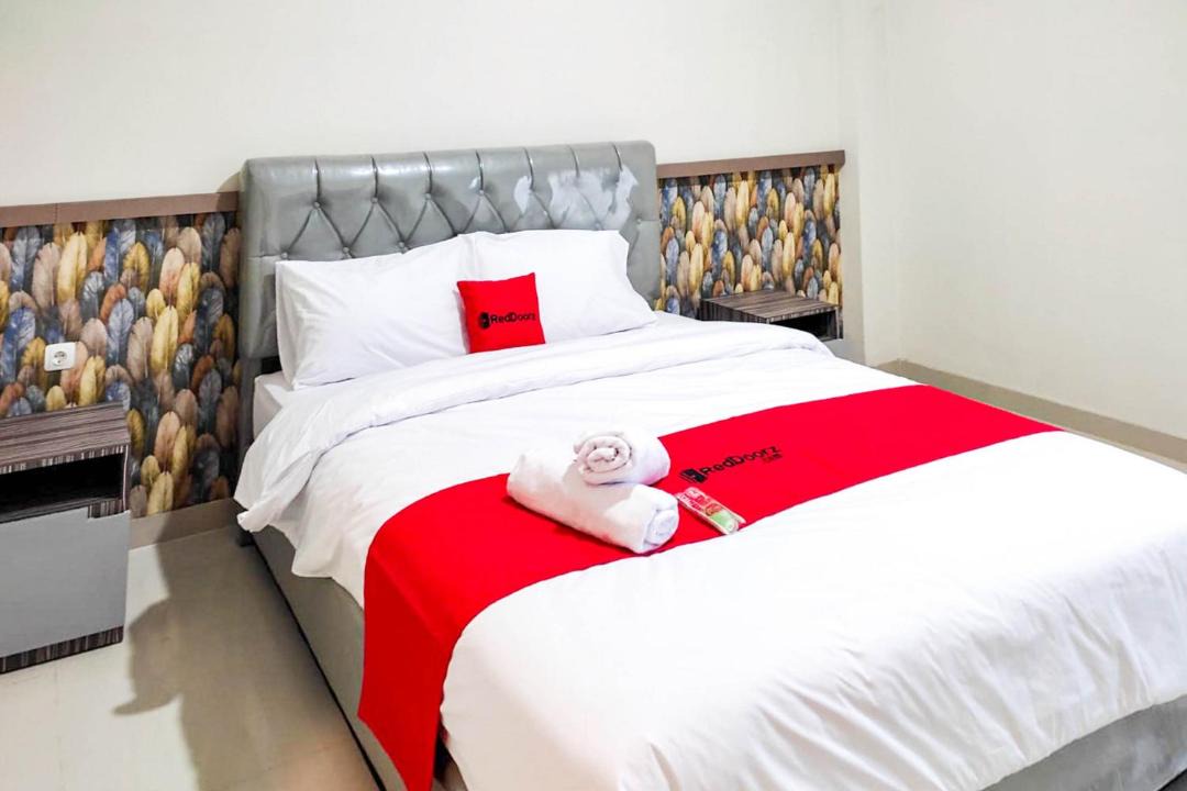 Purwokerto Hotel | RedDoorz Syariah near GOR Satria Area