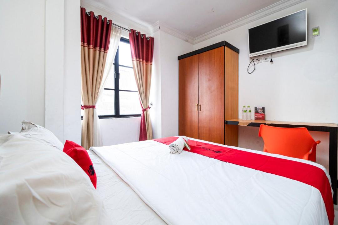 Pekanbaru Hotel | RedDoorz near RSIA Andini Pekanbaru