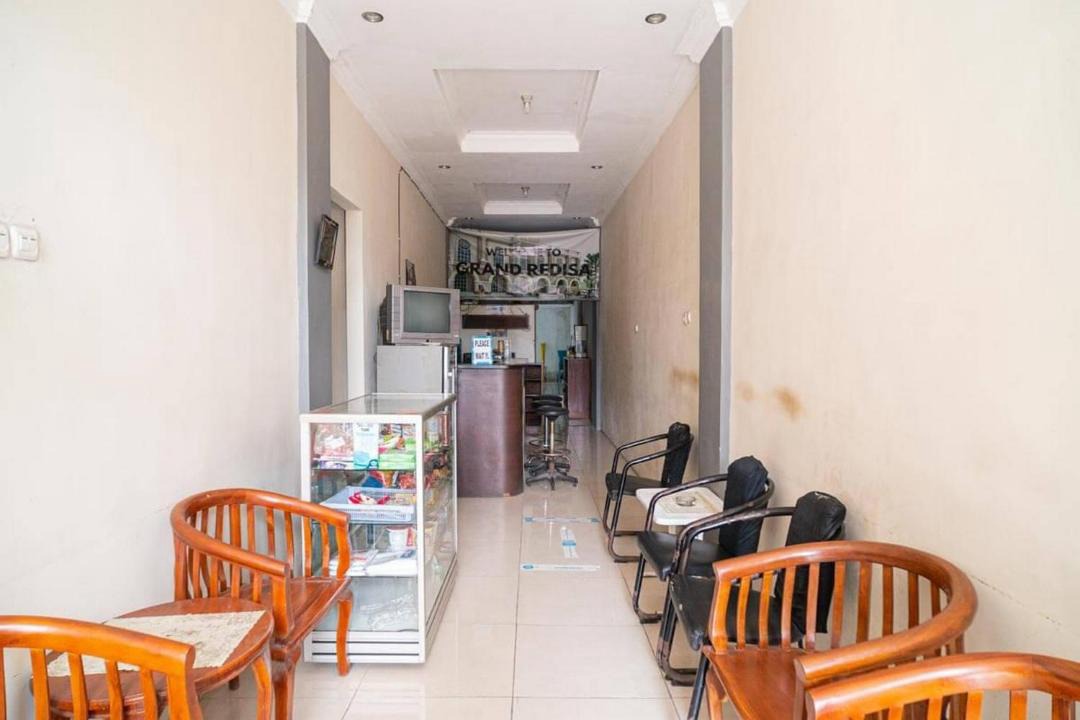 Dinoyo Hotel | RedDoorz near Universitas Merdeka Malang 2