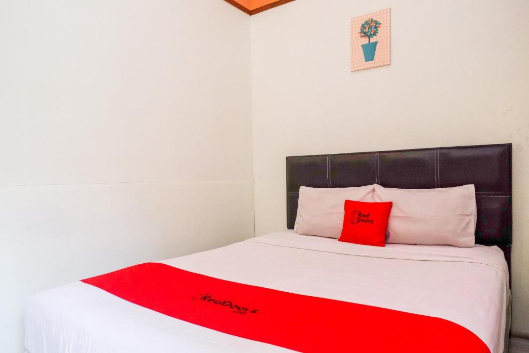 Maguwo Hotel | RedDoorz near Lotte Mart Maguwoharjo Yogyakarta