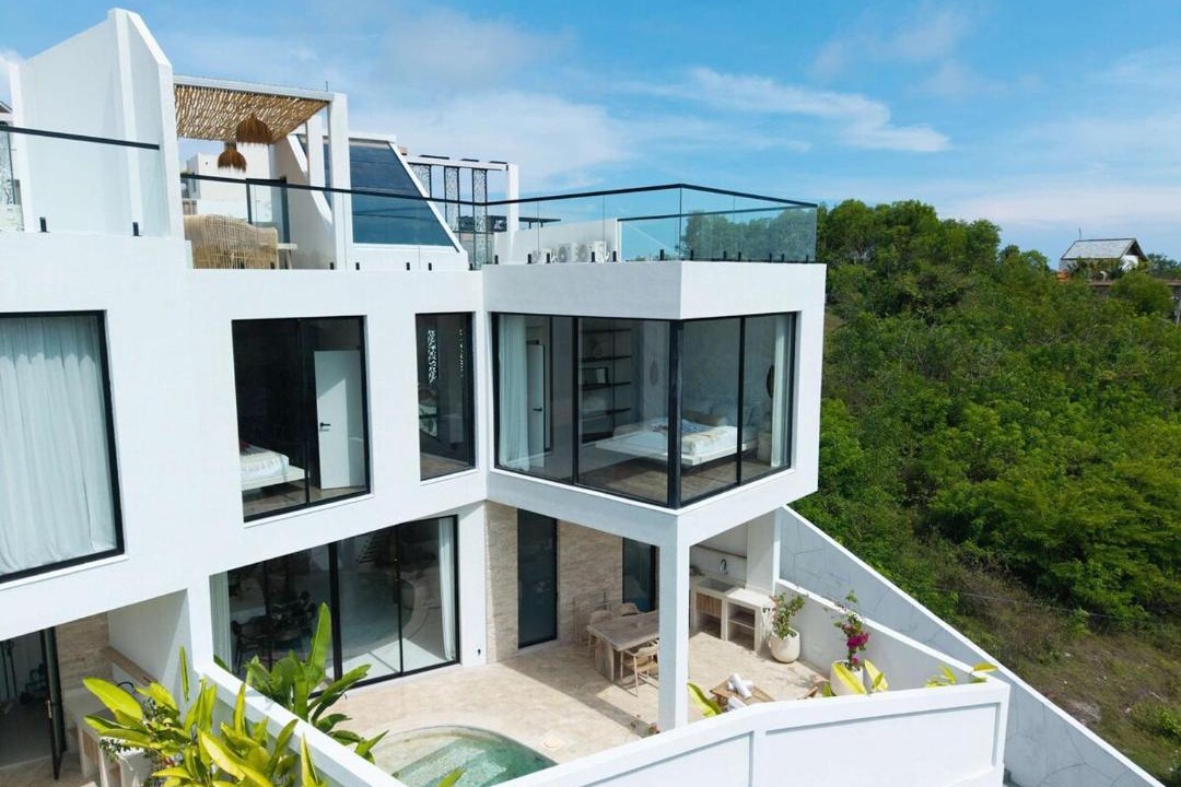 Kutuh Villa | Snow White Villas 3BR Haven Near Pandawa Beach