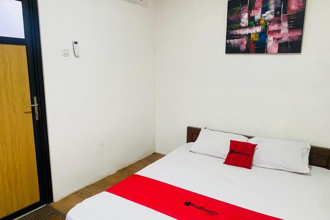 Pandaan Hotel | RedDoorz Syariah Near Wisata Durensewu Pandaan