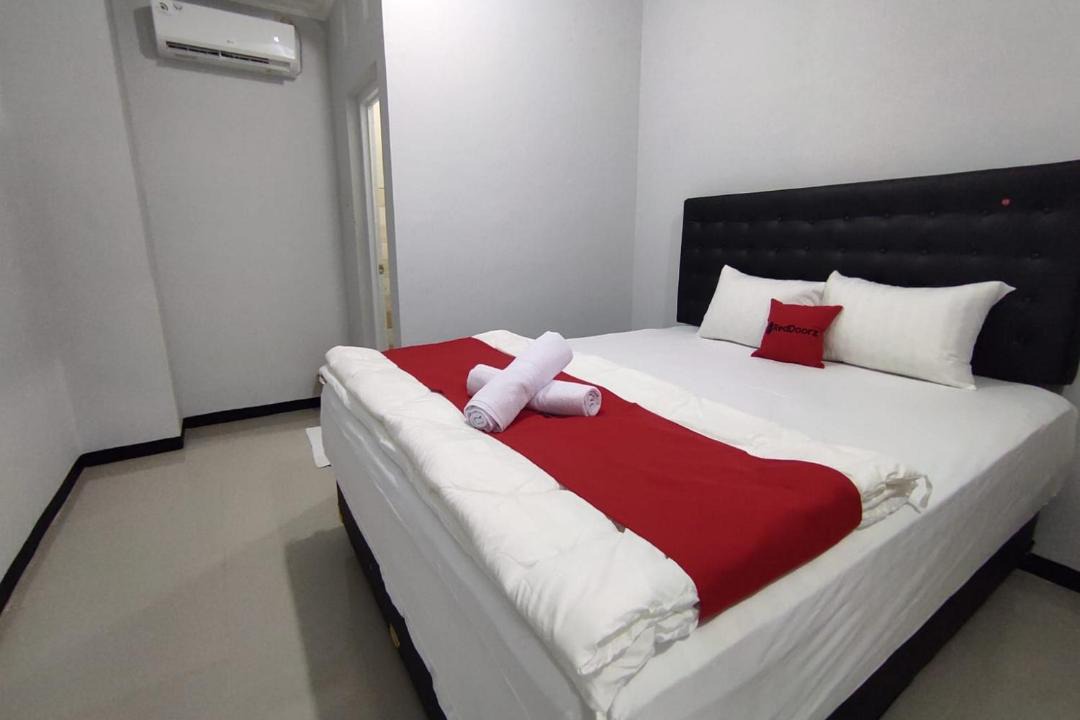 Purwokerto Hotel | RedDoorz Syariah near Alun Alun Purwokerto 2