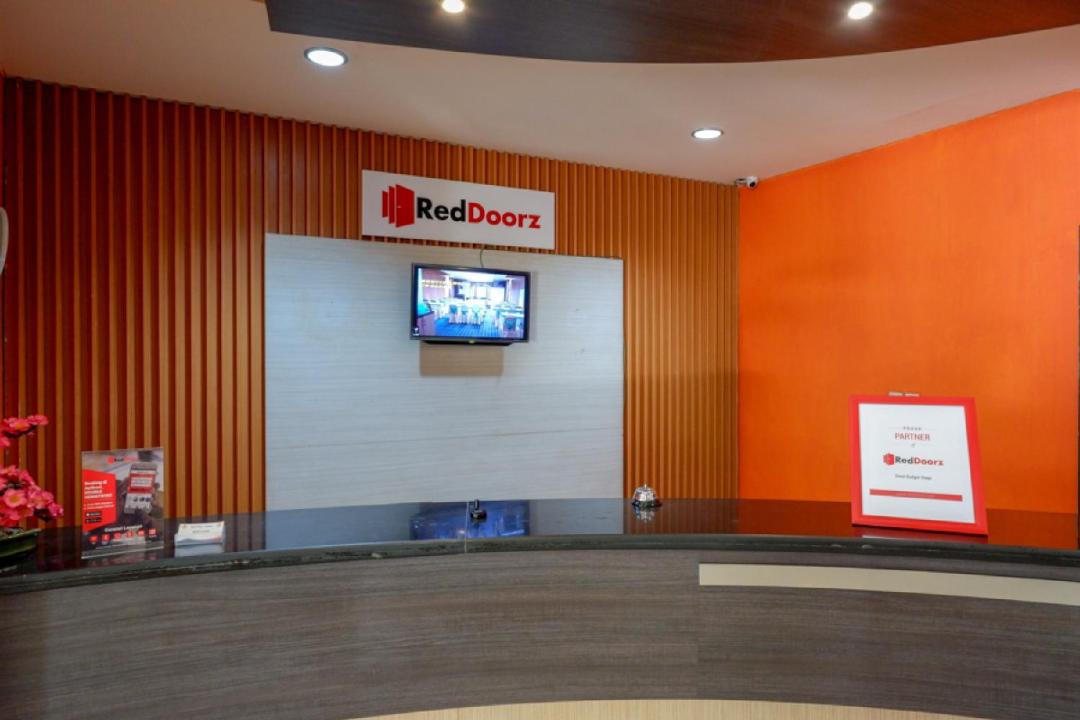 Pulupanda Hotel | RedDoorz Plus near Hotel Benua Kendari
