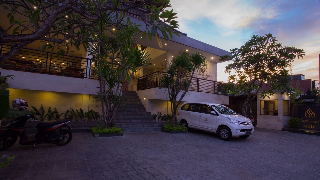 Photo of Buildings in Petitenget