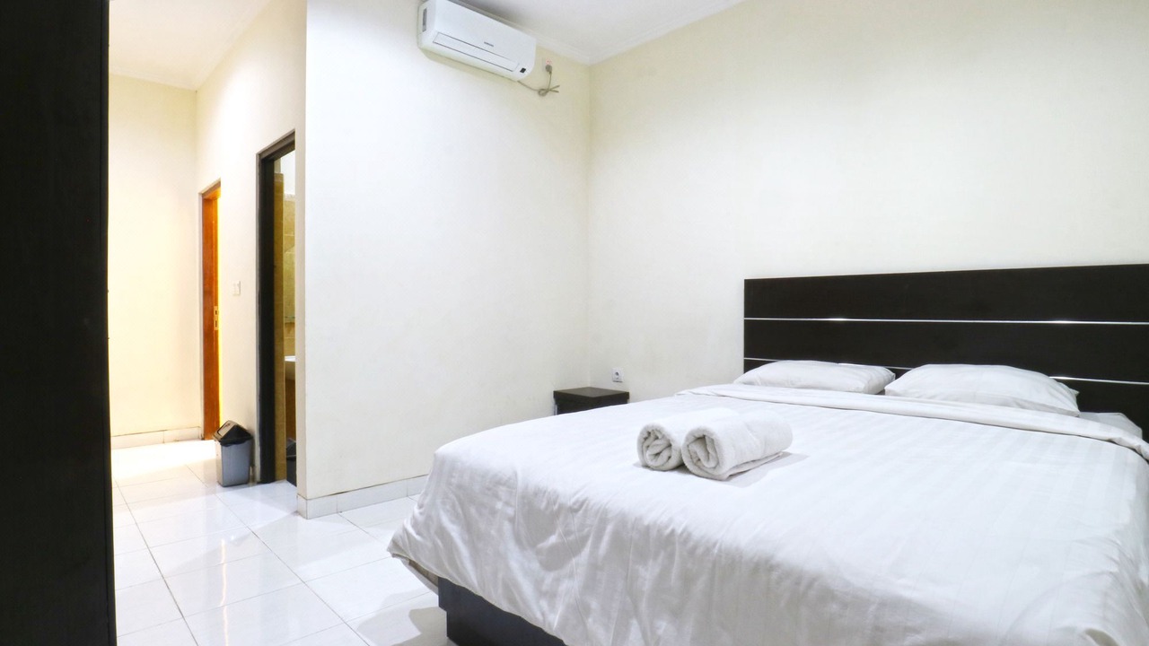 Photo of Bedroom in Kartika Plaza