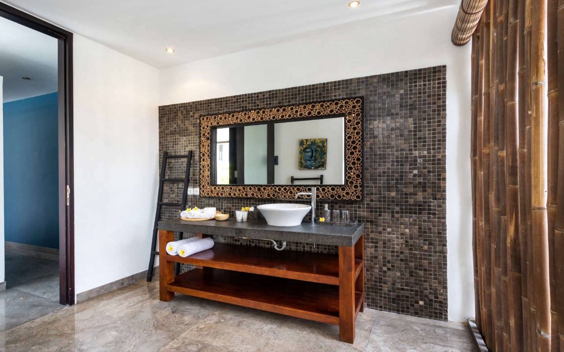 Photo of Bathroom in Petitenget