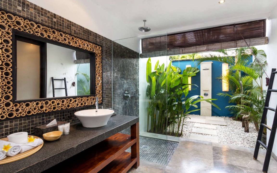 Photo of Bathroom in Petitenget