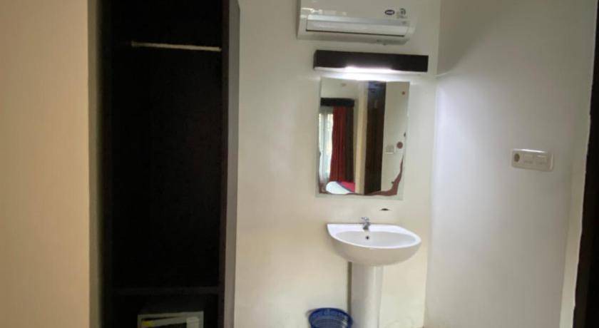 Photo of Bathroom in Kartika Plaza