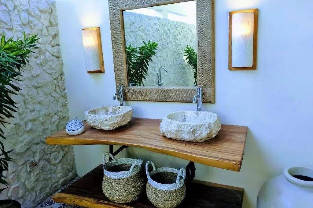 Photo of Bathroom in Petitenget