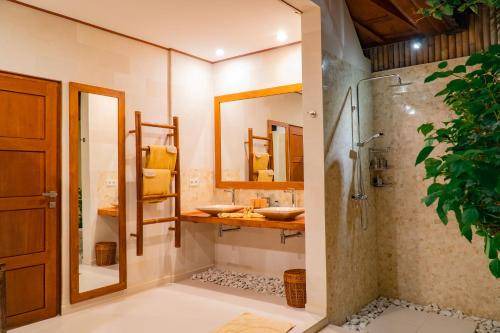 Photo of Bathroom in Sunset Road