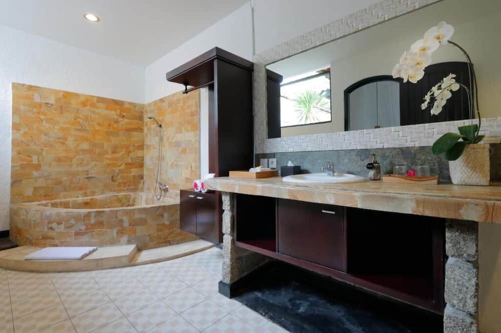 Photo of Bathroom in Nakula