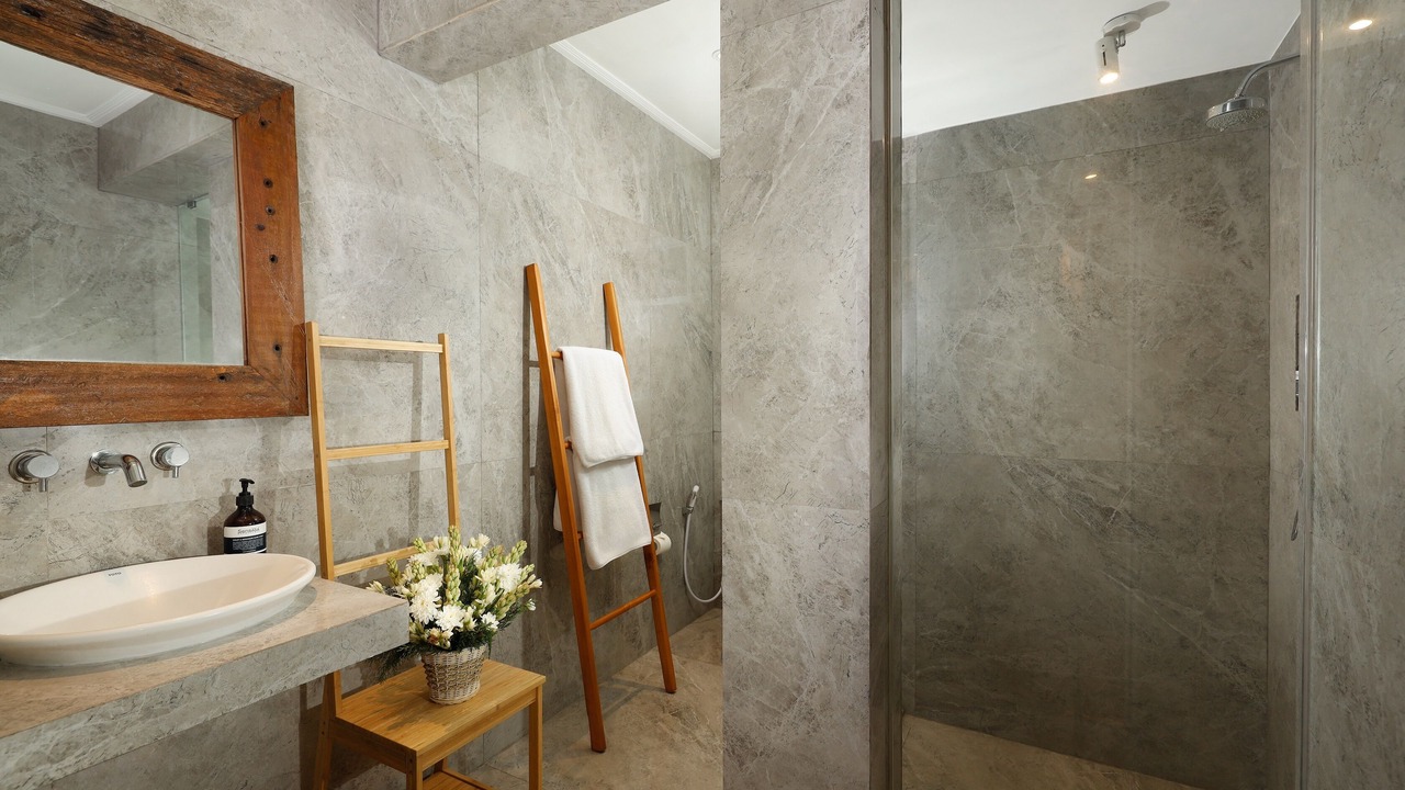 Photo of Bathroom in Sunset Road