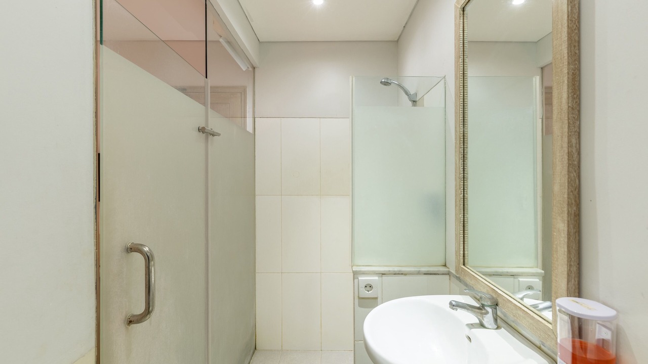 Photo of Bathroom in Sunset Road