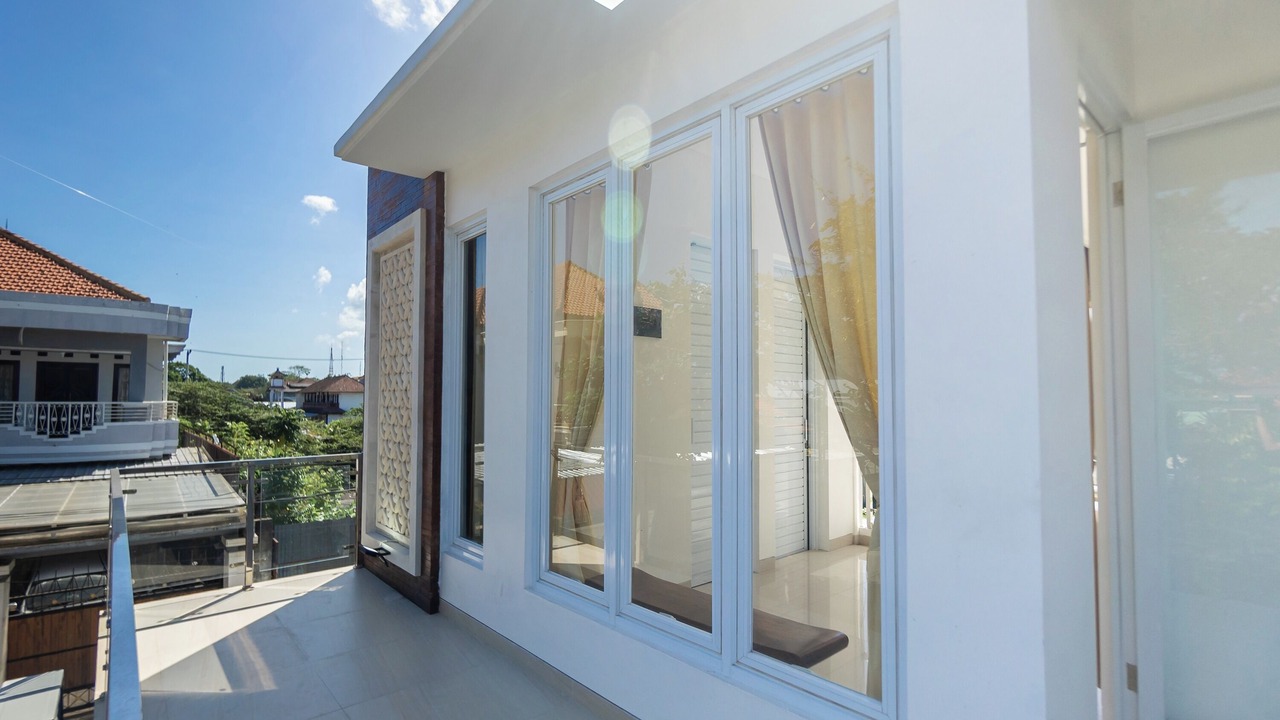 Photo of Patio Balcony in Sunset Road