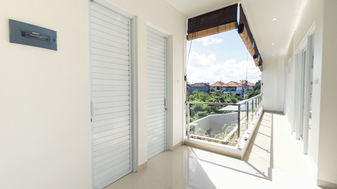 Photo of Patio Balcony in Sunset Road