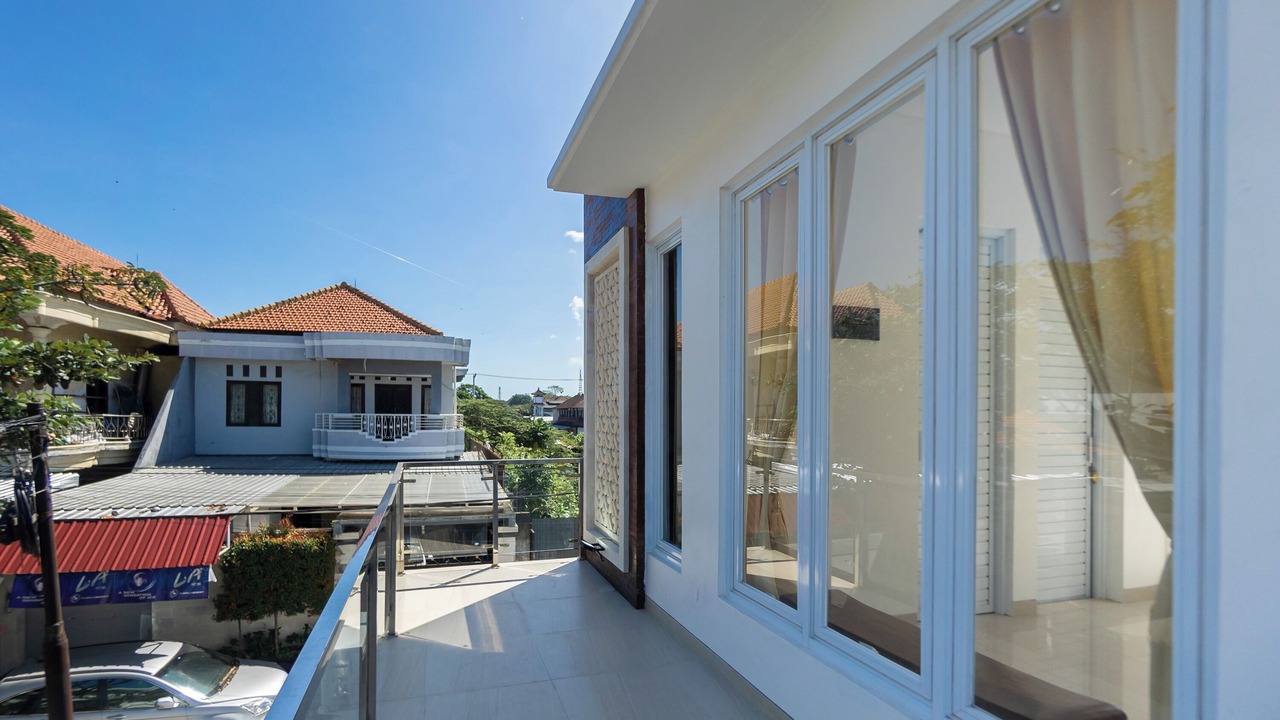Photo of Patio Balcony in Sunset Road