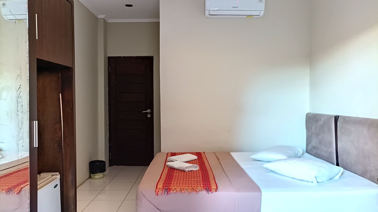 Photo of Bedroom in Kartika Plaza