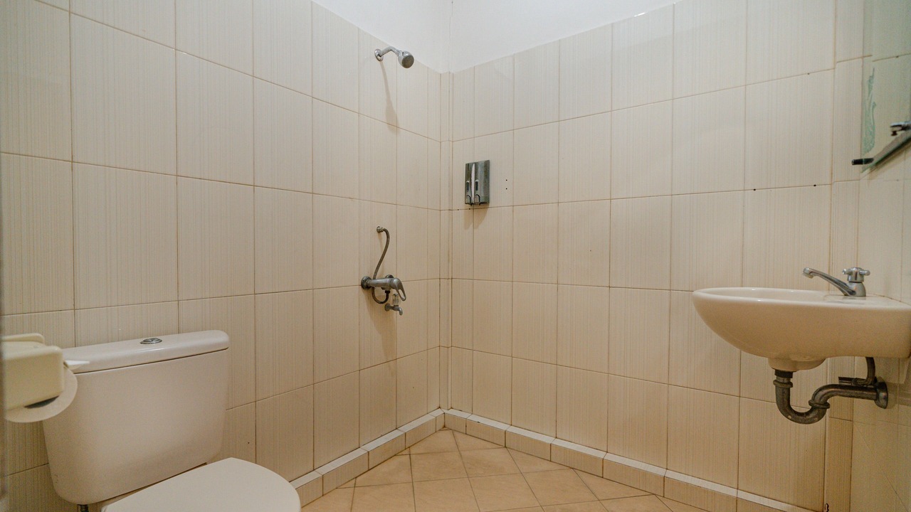 Photo of Bathroom in Kartika Plaza