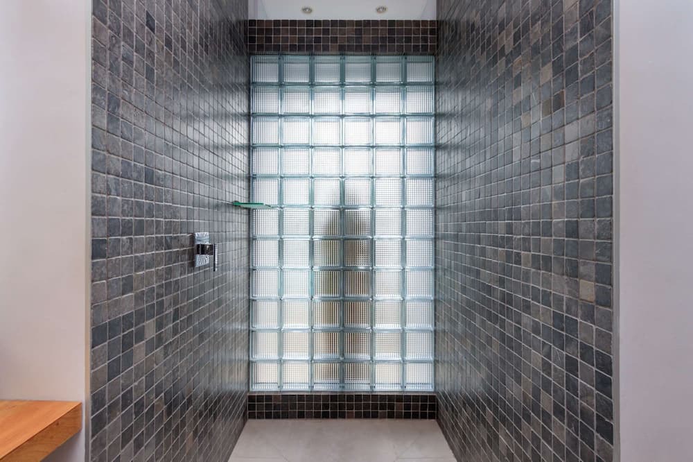 Photo of Bathroom in Sunset Road