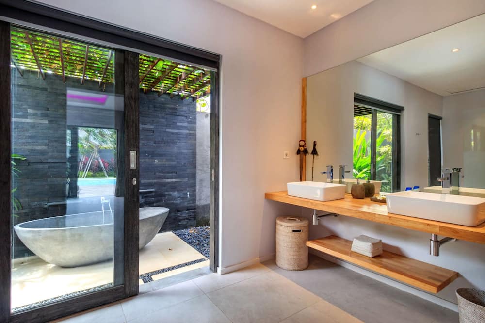 Photo of Bathroom in Sunset Road
