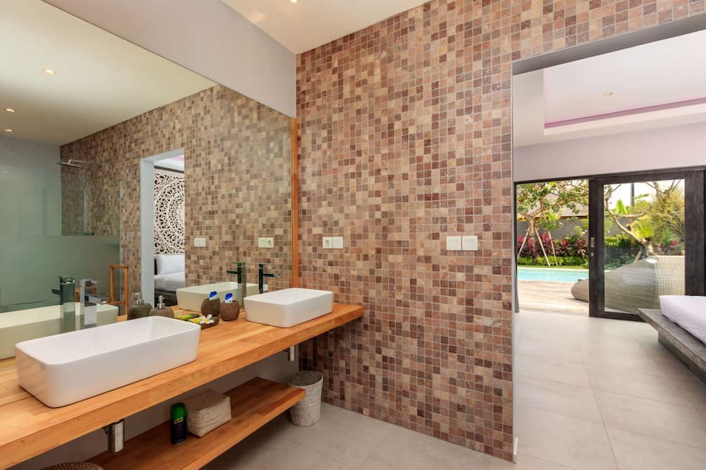 Photo of Bathroom in Sunset Road