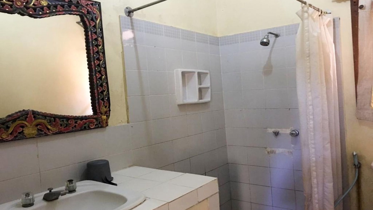 Photo of Bathroom in Kartika Plaza