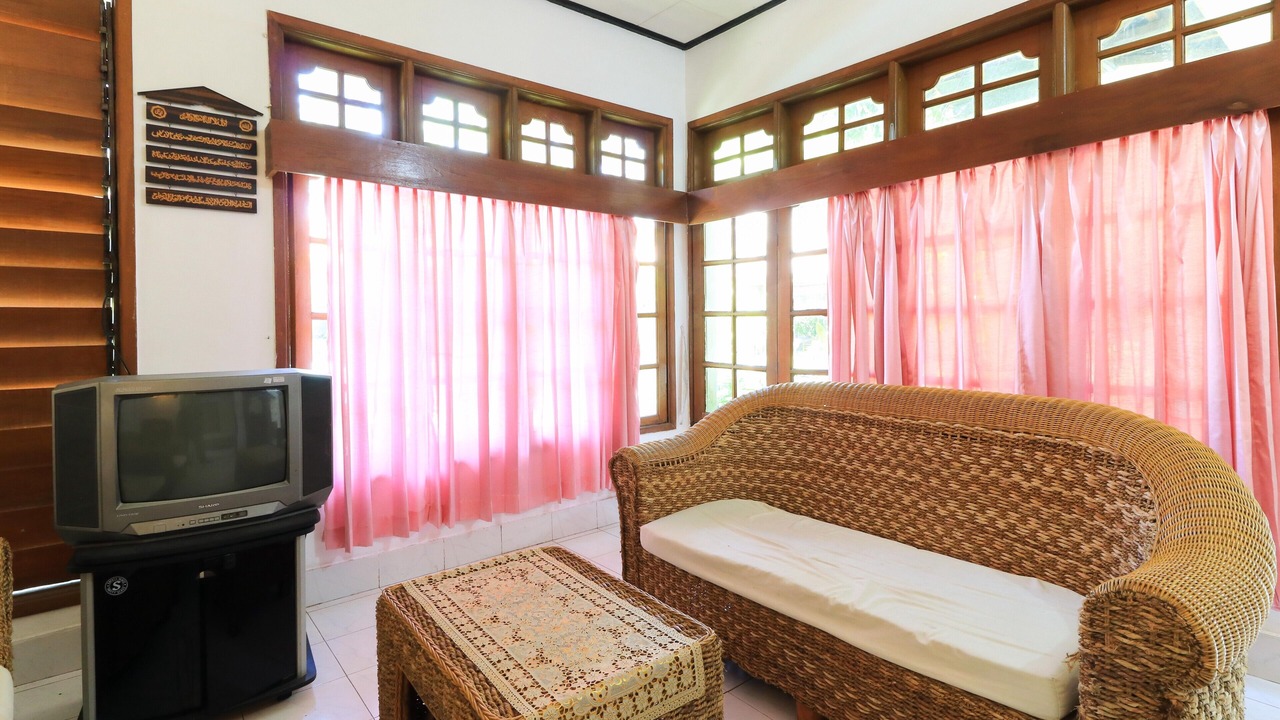 Photo of Bedroom in Kartika Plaza