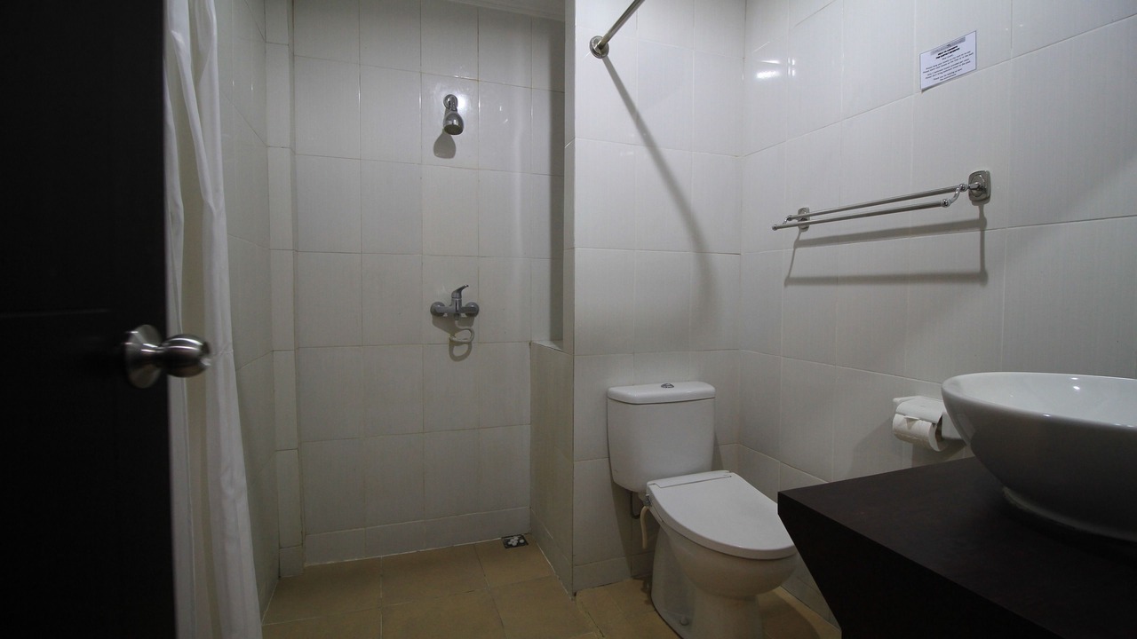Photo of Bathroom in Kartika Plaza