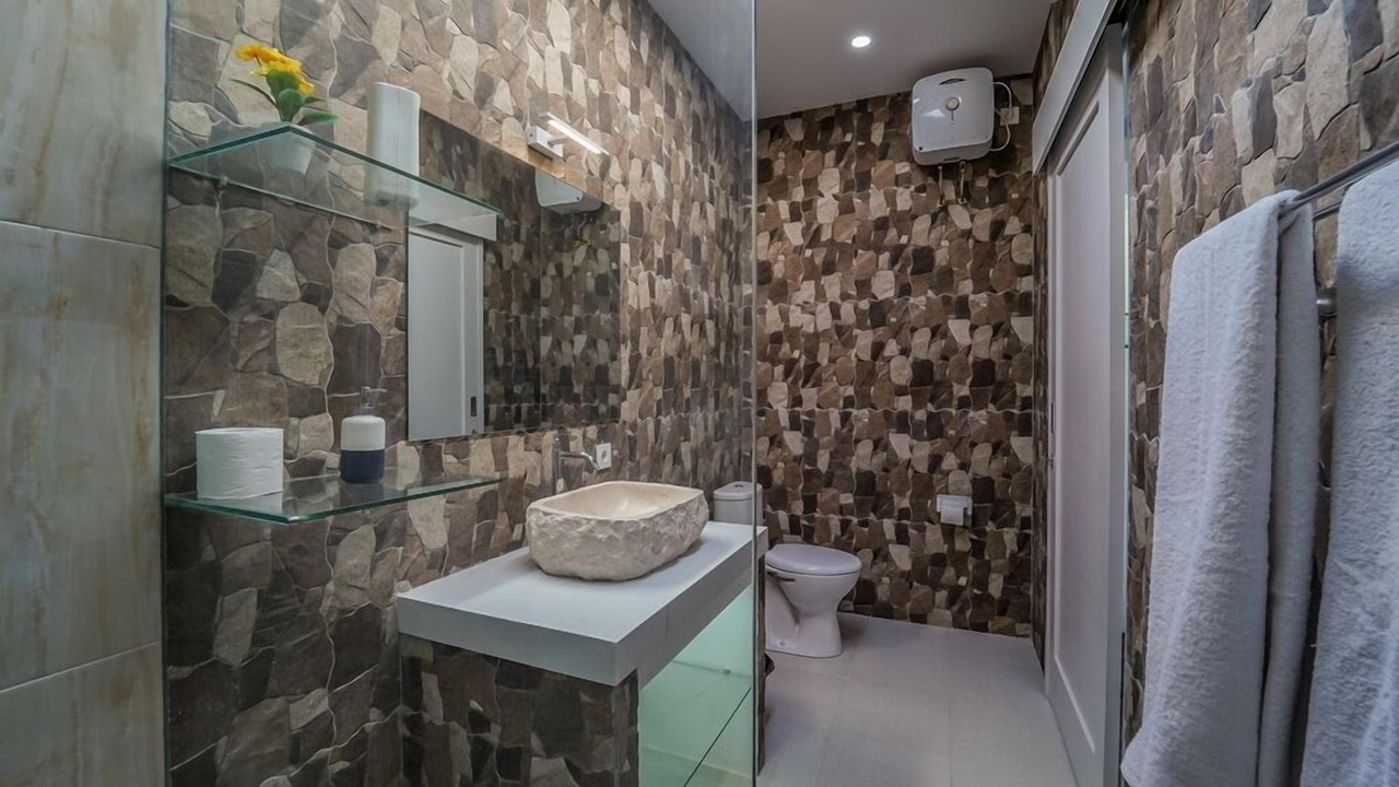 Photo of Bathroom in Sunset Road