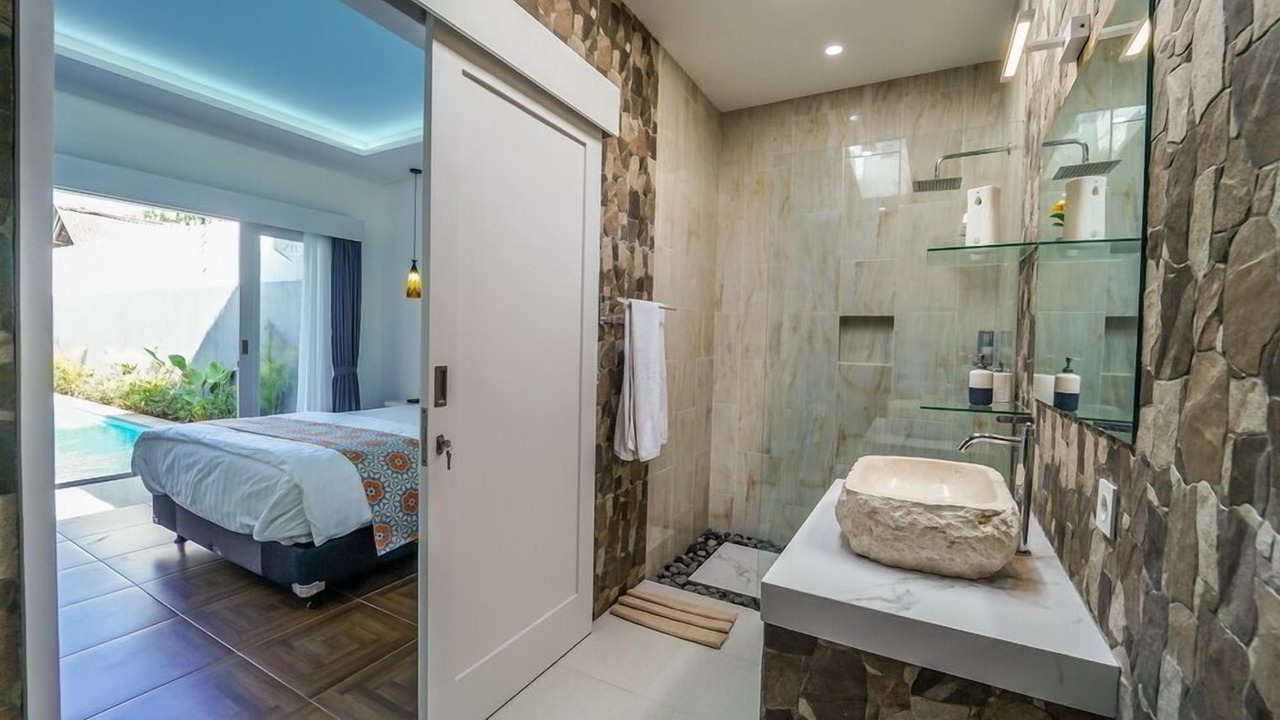 Photo of Bathroom in Sunset Road