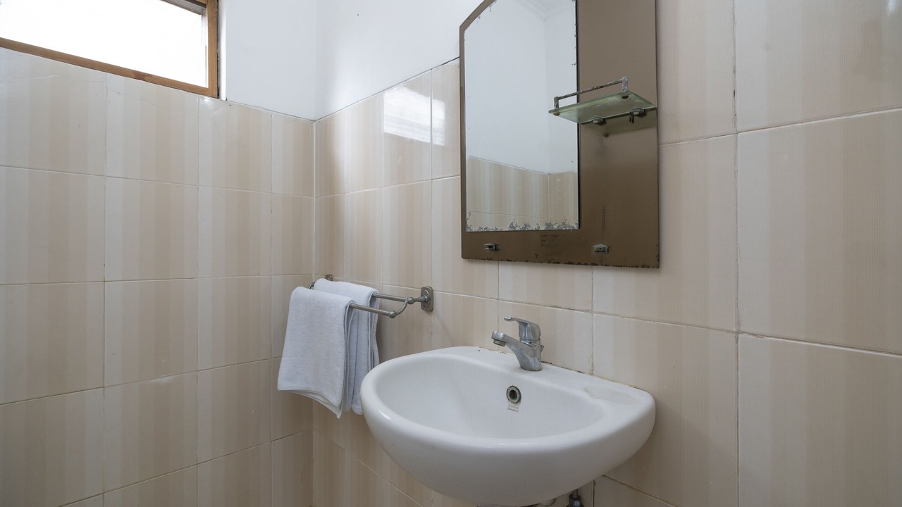 Photo of Bathroom in Sunset Road