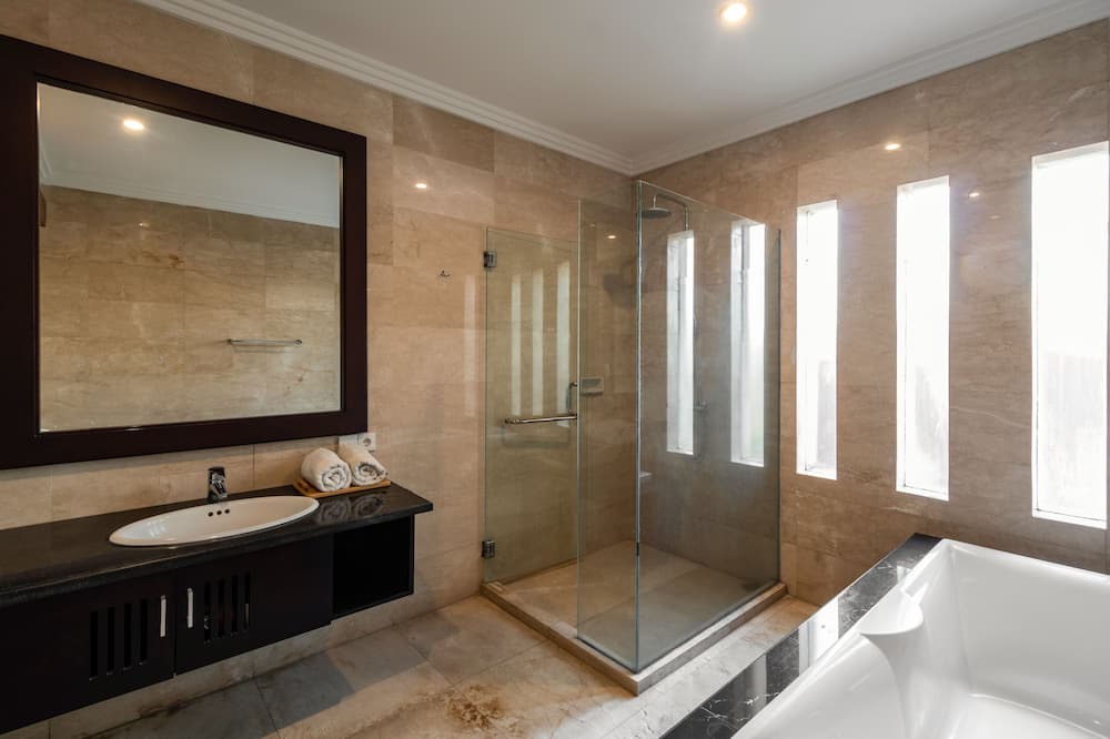 Photo of Bathroom in Sunset Road