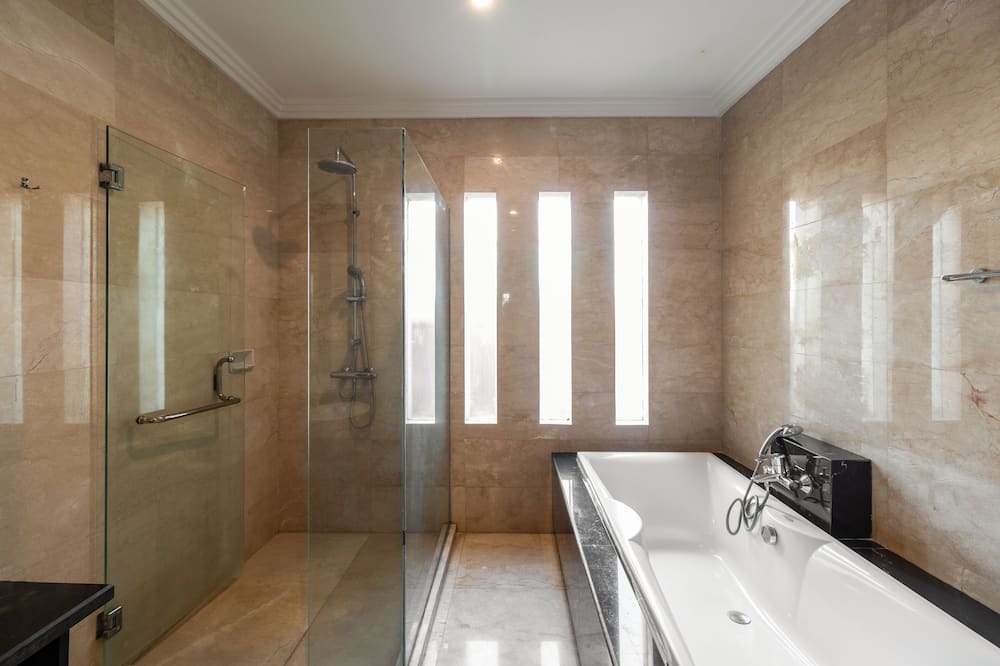 Photo of Bathroom in Sunset Road