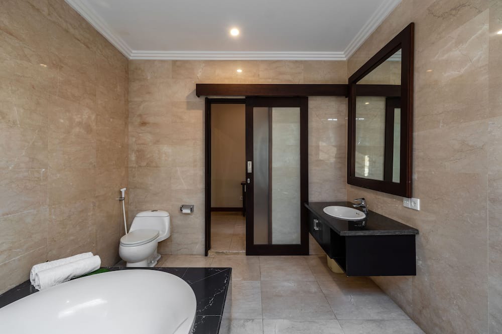 Photo of Bathroom in Sunset Road