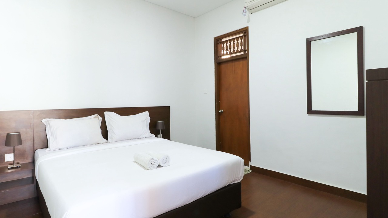 Photo of Bedroom in Kartika Plaza