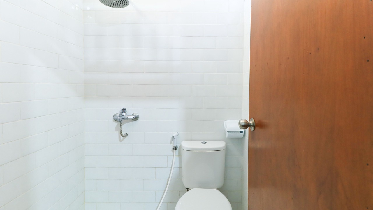 Photo of Bathroom in Kartika Plaza