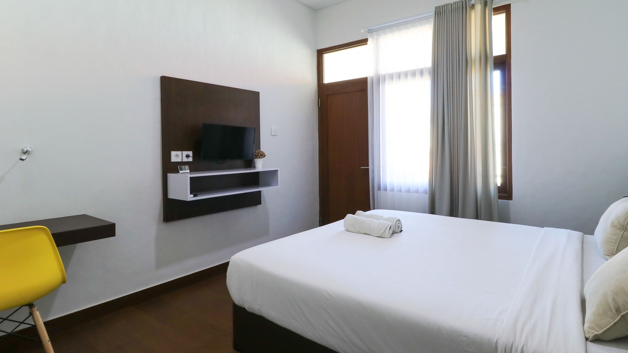 Photo of Bedroom in Kartika Plaza