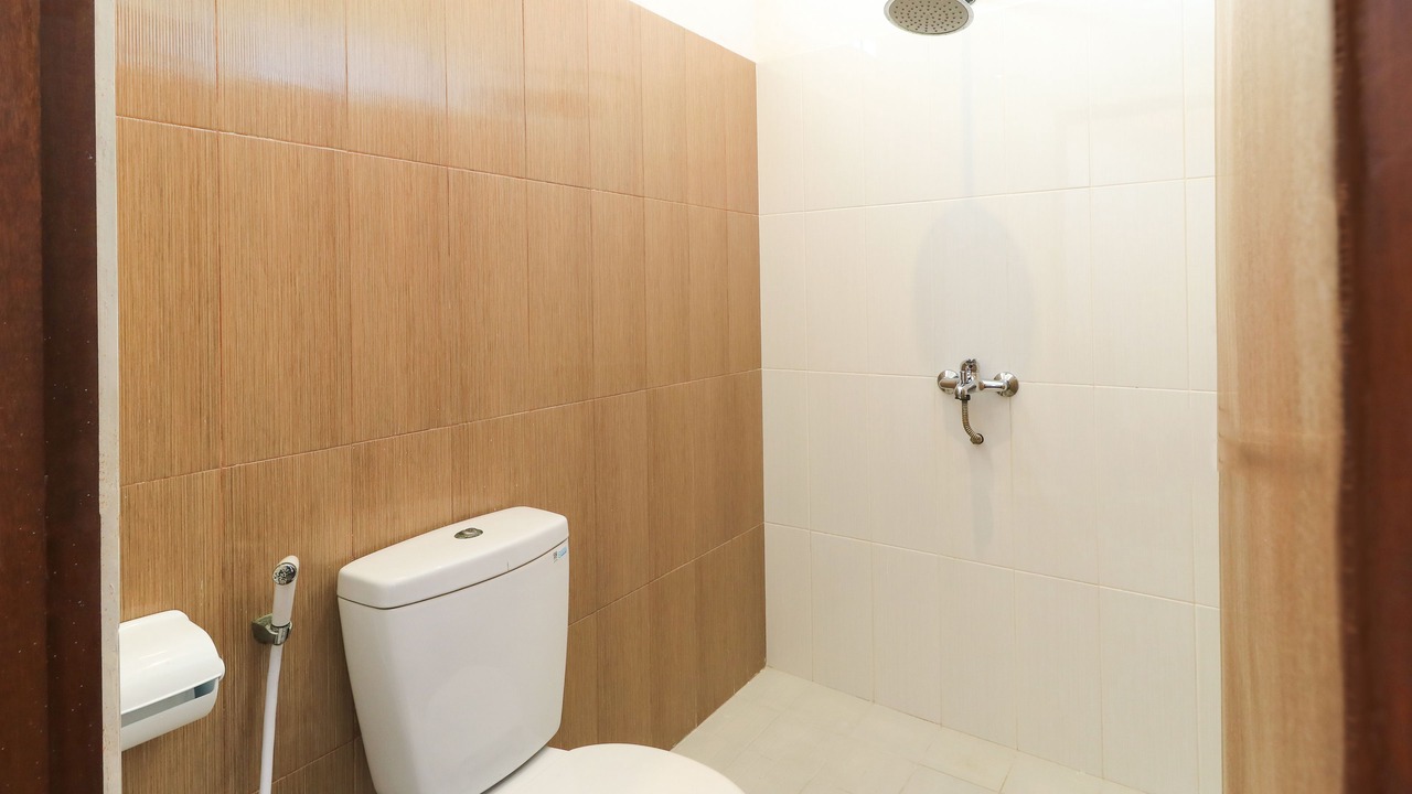 Photo of Bathroom in Kartika Plaza
