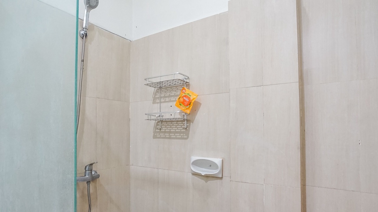 Photo of Bathroom in Kartika Plaza