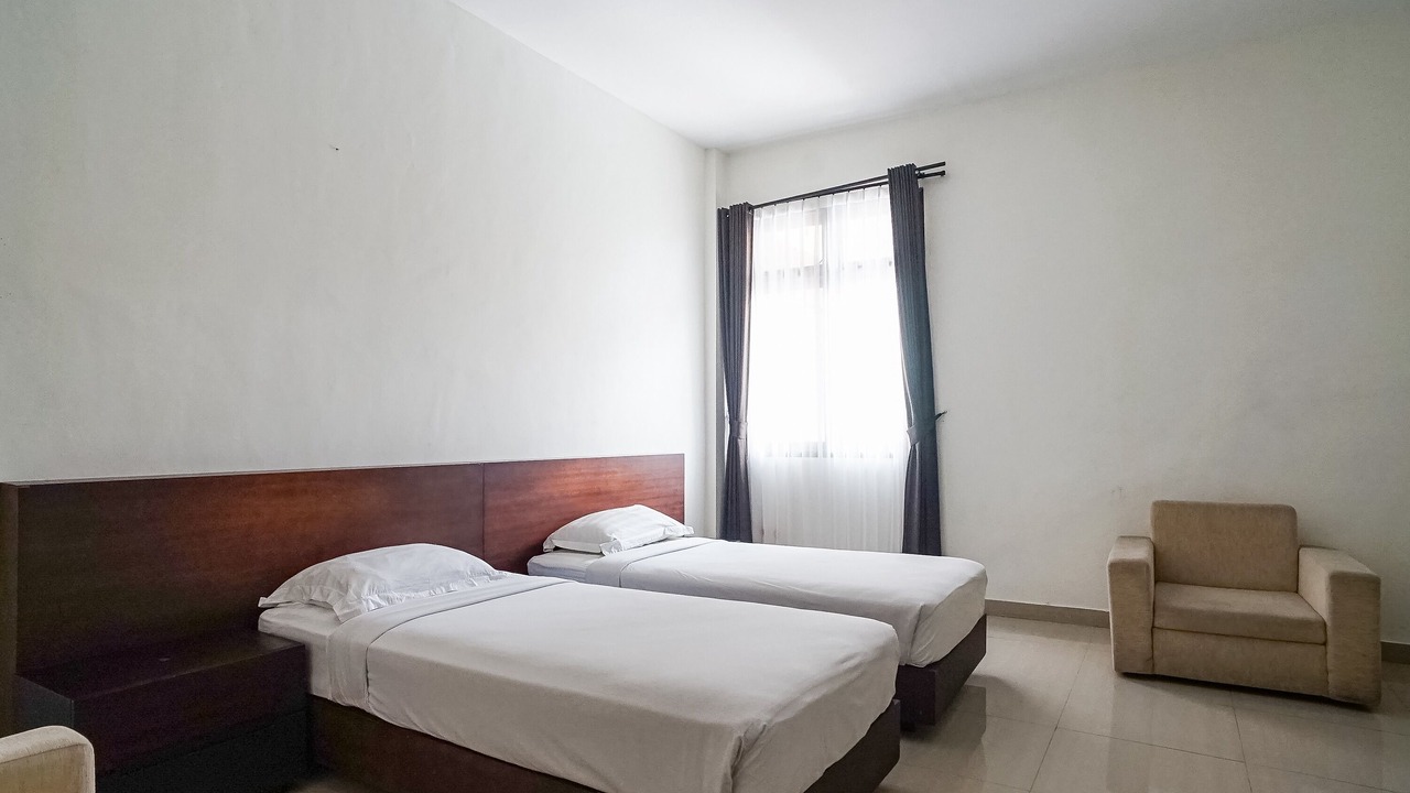 Photo of Bedroom in Kartika Plaza