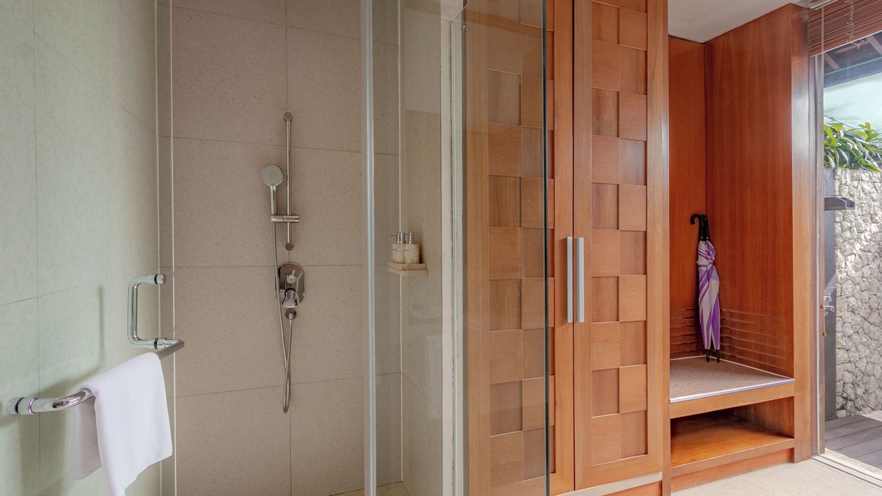 Photo of Bathroom in Kartika Plaza