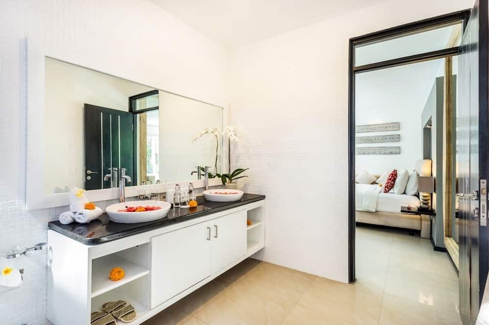 Photo of Bathroom in Nakula
