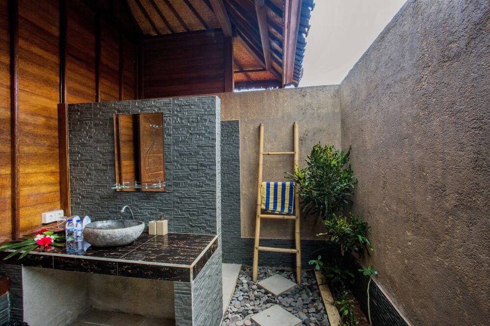 Photo of Bathroom in Mushroom Bay