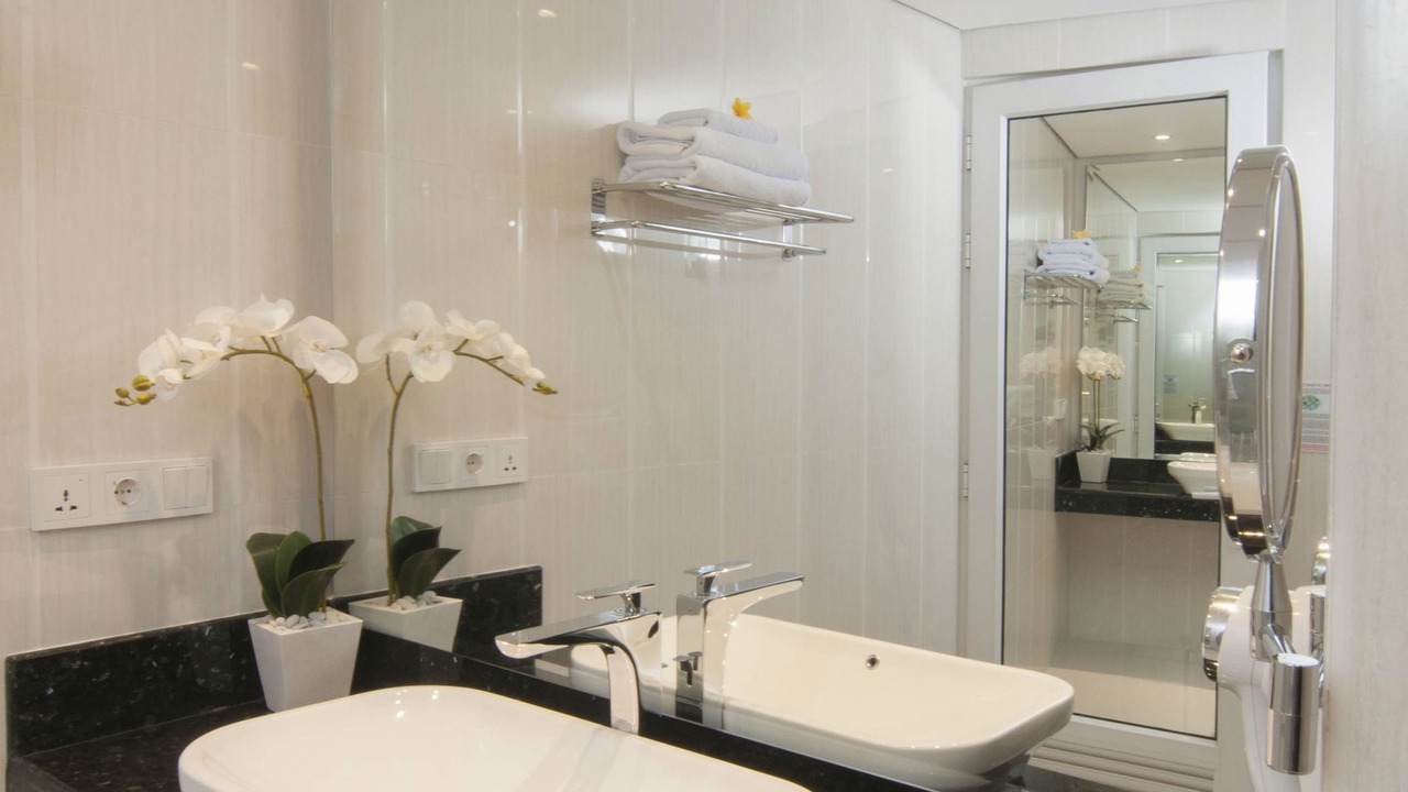 Photo of Bathroom in Kartika Plaza