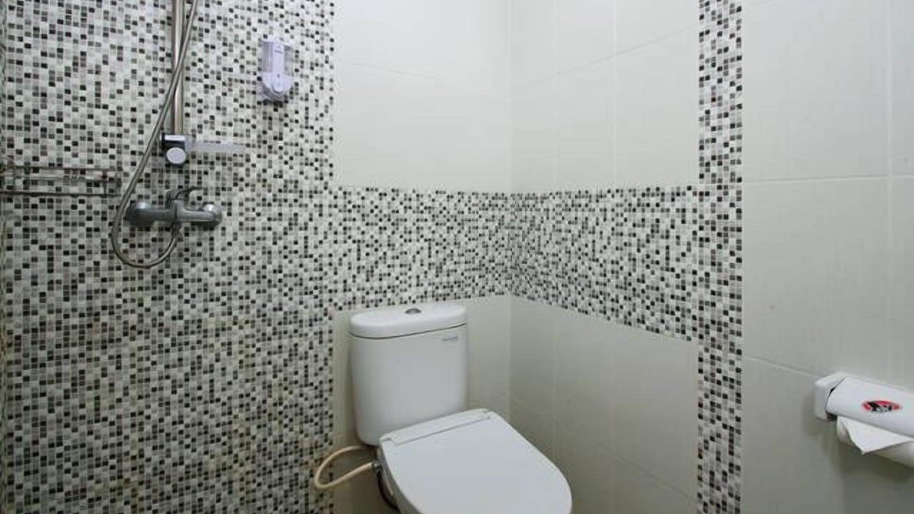 Photo of Bathroom in Kartika Plaza