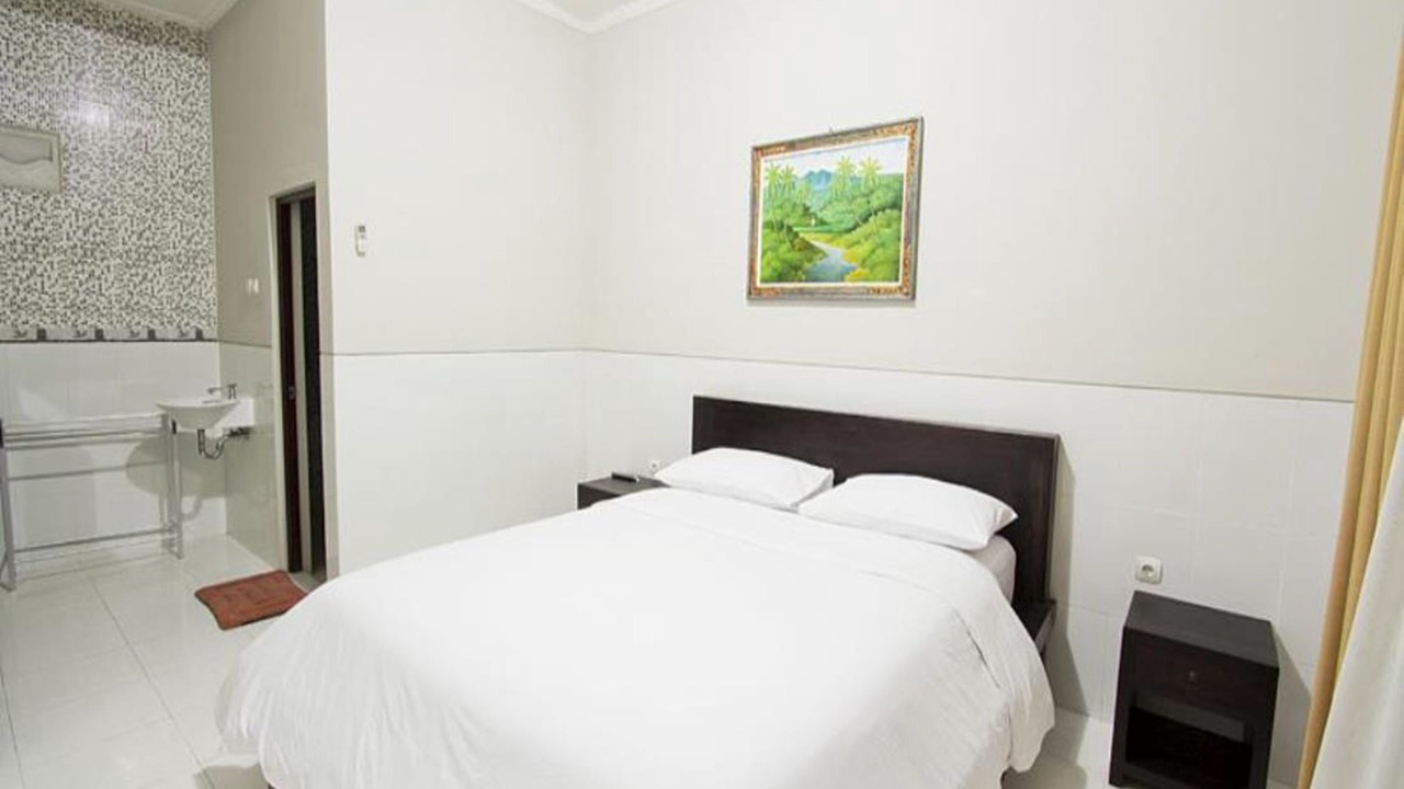 Photo of Bedroom in Kartika Plaza