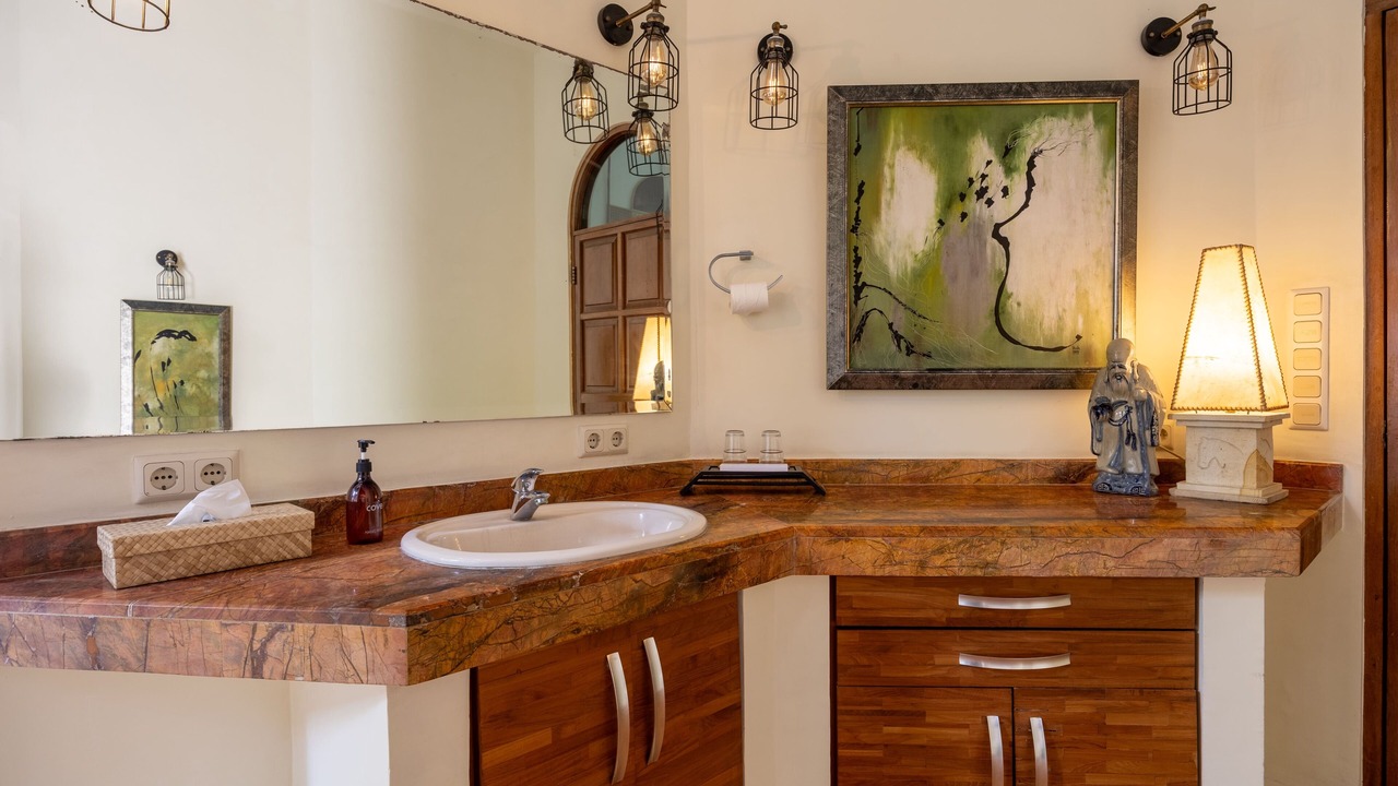 Photo of Bathroom in Petitenget