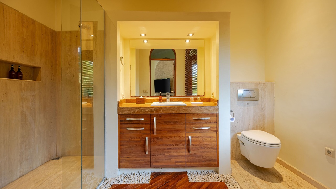 Photo of Bathroom in Petitenget
